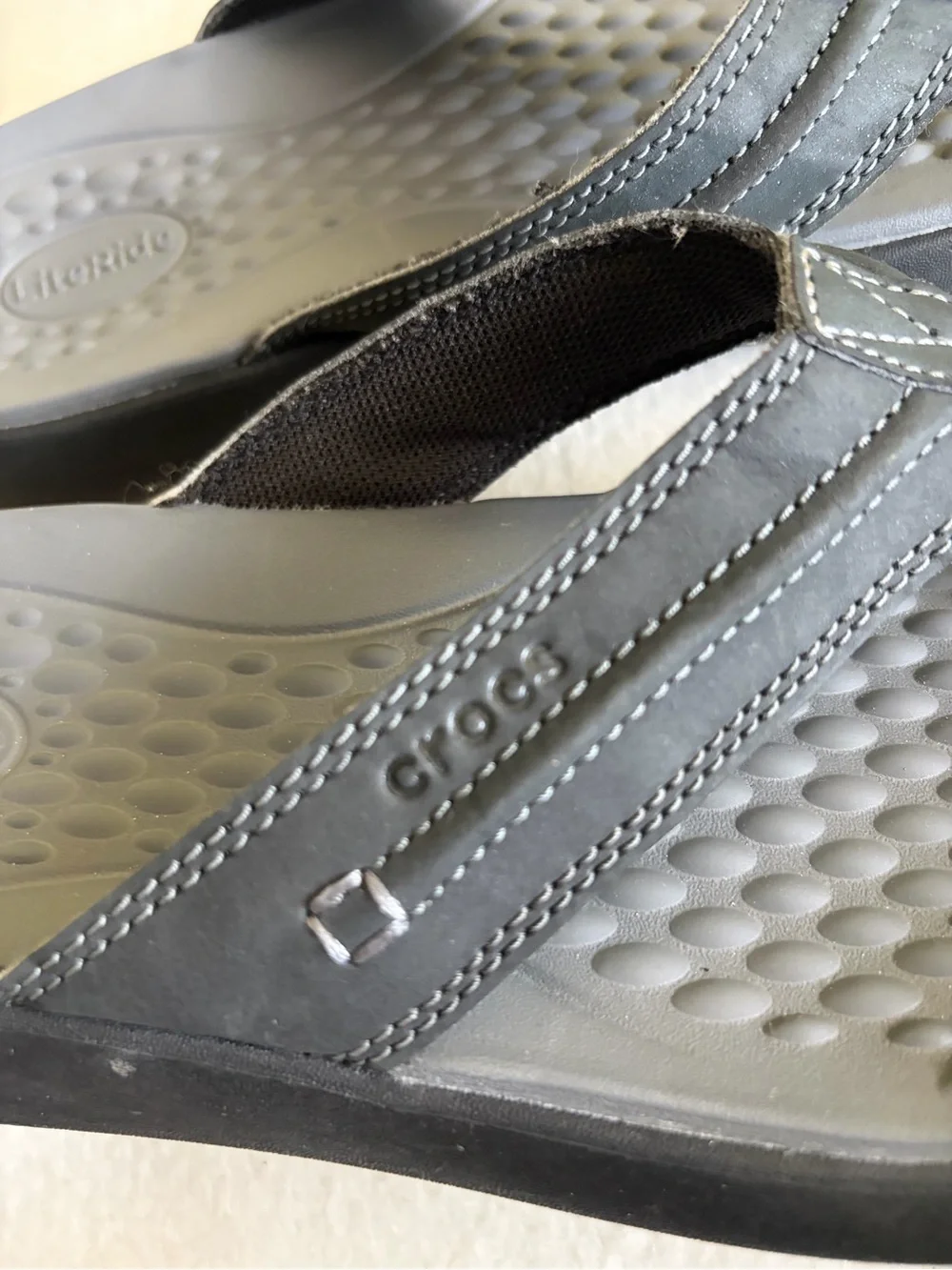 CROCS Men's Gray Flip-Flop‎ Sandals Sz 8